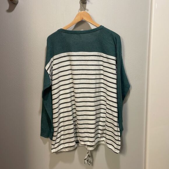 Livi Active woman’s long sleeve white and grey striped top - Picture 7 of 8